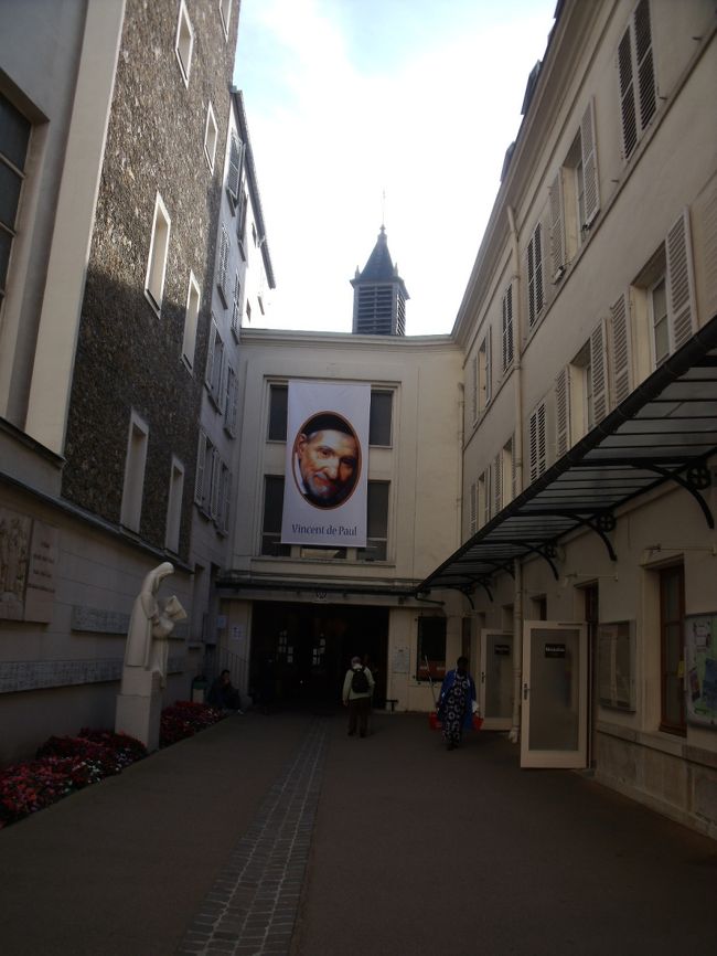 メダルを販売しているところが19時に閉まります。<br /><br />※どうしてこの教会が日本で有名になったのか、よく知りません…<br />