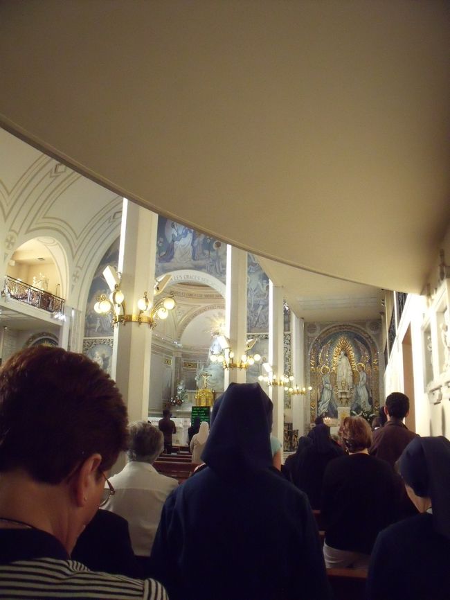 ここでもミサが執り行われておりました。<br />皆さんで、賛美歌が何曲も歌われます。厳かな雰囲気でした。