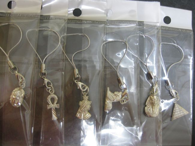 これは、車内販売で買った<br />ケータイストラップ。3000円。<br /><br />良く考えると高かった（笑）