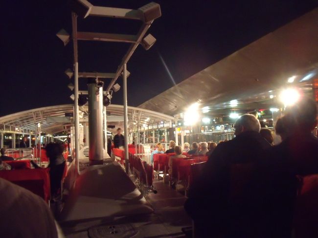 バトーパリジャン船上風景。