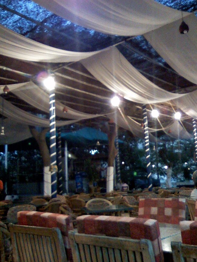 みんなお腹壊してたなぁ〜。。<br />食事中の会話も、その話ばかりでした・・・(｡-∀-)<br /><br />私たちは、エジ下痢対策したおかげで、<br />最後まで元気でした☆