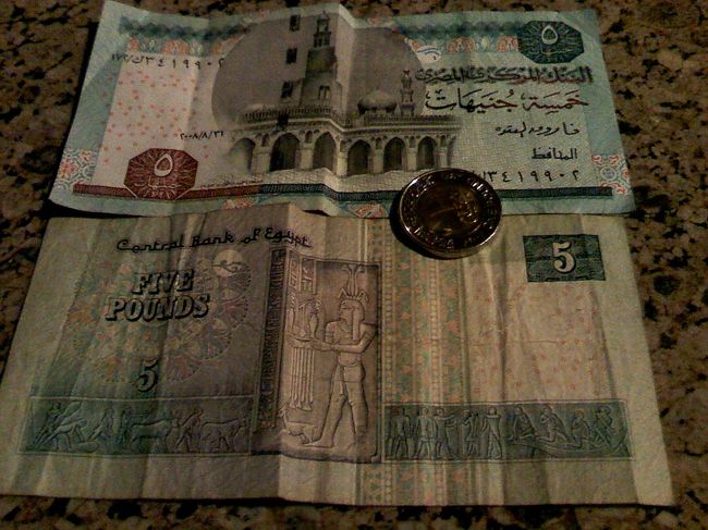 19:30、カイロ空港に到着。<br /><br />無事旅を終えることが出来て良かった〜！<br />いつもは、もうちょっと滞在したい☆って思うけど、<br />毎日お腹を壊さないかビクビク過ごしてたから、<br />帰国日は、正直ホッとしました（笑）<br /><br />残金はこれだけ。