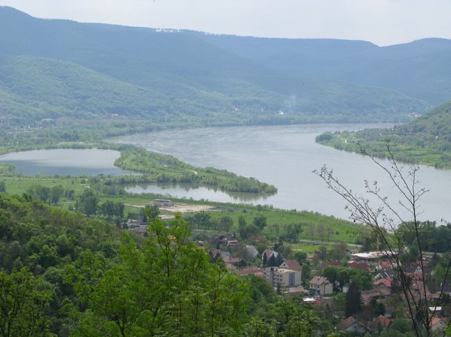 番外<br />　ブタペストに来る途中で立ち寄ったドナウベント。（ドナウの曲がり角）<br />ドナウ河が直角に曲がっている処、付近にはセンテンドレ、エステルゴム等美しい自然や歴史的遺産が点在しています。