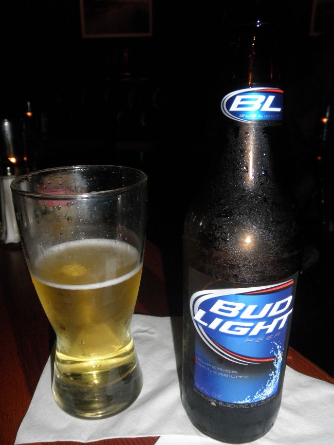 ビール。<br />ハワイに来て2度目のアルコール☆<br /><br />いろいろあったのですが、よくわからなかったので聞いた事のあるものの中からこちらにしました（笑）