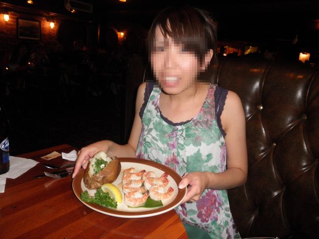 シュリンプソテー。<br />海老がぷりっとしてて美味しかったです♪<br />でも普通といえば普通かも！？<br />くどくない味付けでした★<br /><br />ポテトの大きさ、わかりますか！？<br />半分くらいまでしか食べきれず…