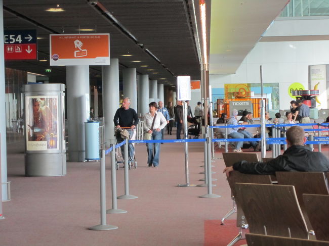 シャルル・ドゴール空港から帰国の途に着きました。