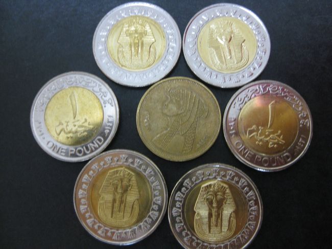 綺麗なコインは、お土産用に♪<br /><br />金ピカの1ポンドコインのツタンカーメンと、<br />中央はクレオパトラ。<br /><br />下手なお土産より喜ばれるかも！？