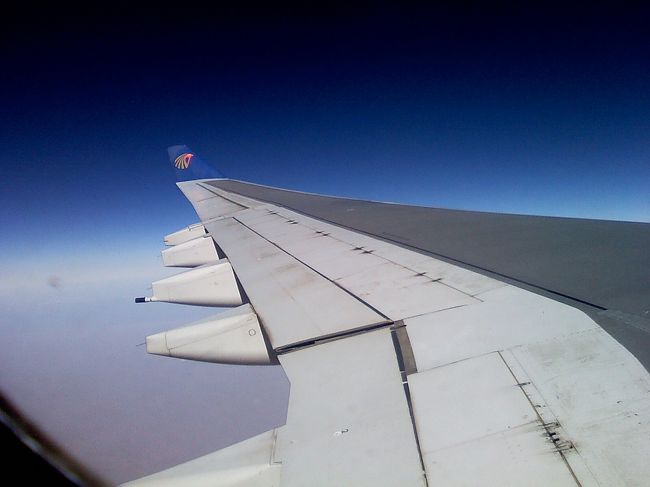 23:00、空路、エジプト航空直行便にて帰国の途へ（11時間40分） <br /><br />めちゃ疲れてたので、爆睡ｚｚ･･<br />17:40、関西国際空港着！<br /><br />関空でトイレに入ったら、スゴイ綺麗で感動☆☆<br />日本ってやっぱり素晴らしい(*'▽'*)<br /><br /><br />帰りは、はるか＆新幹線で帰ったので、<br />20:15に名古屋着。<br /><br />しょうゆ味が恋しくて、名古屋駅でお蕎麦を。<br />めちゃめちゃ美味しい〜〜。日本最高（笑）<br /><br />家に帰って、お風呂に普通に入れるのも幸せに感じた☆<br />エジプトにいるときは、<br />シャワーの水が口に入らないように、気を使ってたし、<br />お湯が出なくなったり、蛇口からしか水が出なくて、<br />シャワーを使えないこともあったし。。<br /><br />でも、やっぱりエジプトは刺激的で面白かった！<br />日本と真逆っていうのが楽しいんだと思います♪