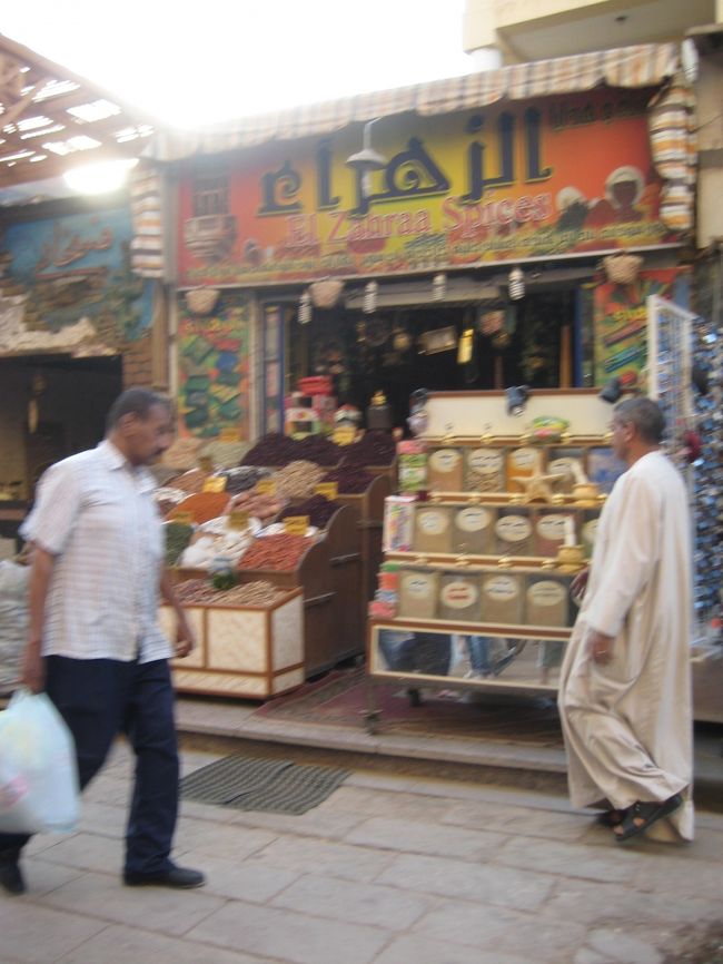 スパイス屋さん。<br /><br />結局アスワンスークでは買い物をせずに終わりました〜。<br /><br />