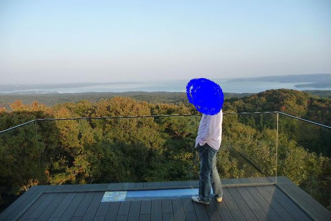 でもって上ると、これまた絶景が・・・<br /><br />ガラスになってるから、足元の景色まで綺麗に見えるの。<br /><br />ここはオススメです。<br />