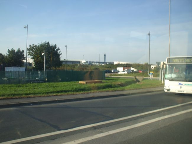 「バスからＣＤＧ空港の近景」