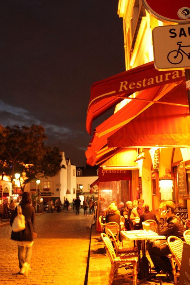 <br />　　<br /><br />テルトル広場は、こんな冷たい風の吹く日もにぎやかでした。<br /><br /><br />レストランやカフェ、お土産屋さんが並んでいて見ているだけでも楽しい♪