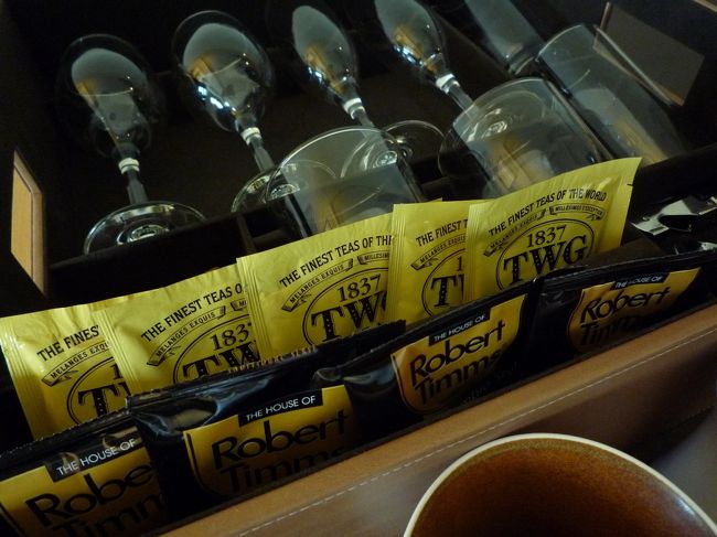 いまやシンガポールを代表する紅茶専門店になったTWG(The Wellness Groupの略らしい。そう聞くとなんだか怪しい・・・？）のティーバッグが各種フレーバーで揃っています。これは嬉しいです。