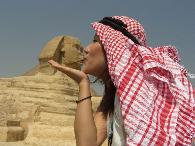 スフィンクスとフォトジェニック♪<br /><br />チューしたり、手の甲にキスされたり、頭撫でたり、顎撫でたり…と<br />色んなポーズで遊んじゃいました♪