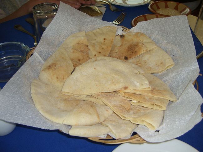 このあと、昼食。<br /><br />ナンは美味しかった♪　<br />ゴマペーストにつけて食べるのですが、美味しくて美味しくて止まらない。