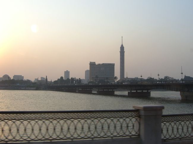 ナイル川とカイロタワー<br />