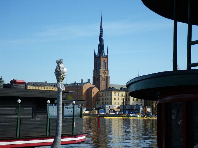 船上よりリッダーホルム教会を望む。