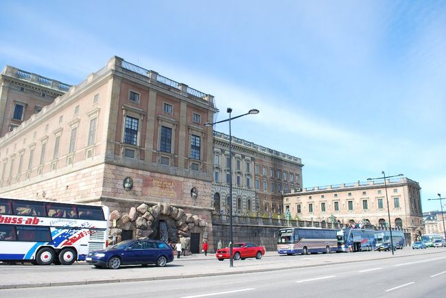 ガムラ･スタンへ渡る。<br /><br /><br />王宮はデカすぎてカメラに収まらない･･･