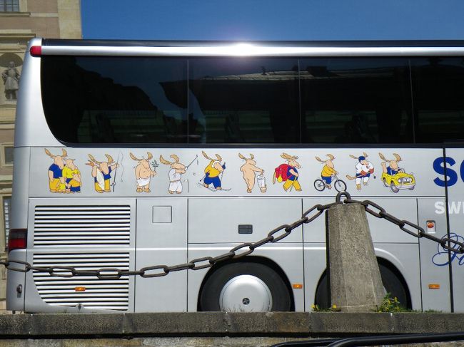 スポーティーなトナカイ。<br />一頭、全裸がいます。<br /><br /><br />なんかのキャラクターかな？<br />