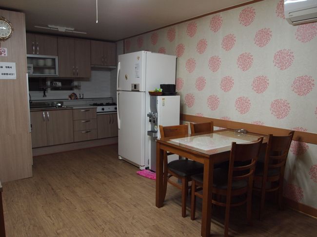 ゲストハウスに到着\(^o^)／<br /><br />共同のキッチンもあります。<br />冷蔵庫も勝手に使って良いみたい。