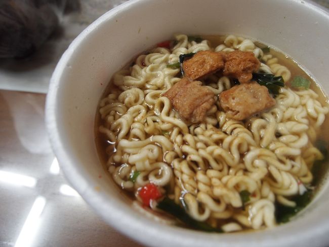 ジウンちゃんが「カップラーメン」食べたいと言うので、今日の夜はカップラーメンです。<br /><br />たぶん往復で３０Kmくらいあったんじゃないでしょうか？<br />我ながら良く頑張った一日でした。<br />しかも、全く筋肉痛にもならなかったのが不思議。<br />まだ若いってことかな♪<br /><br />結論：旅行はある程度の計画を立てて行きましょう。<br /><br />