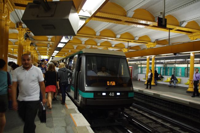 メトロ１号線で、Gare de Lyon駅から<br />Hotel de Ville へ向かいます。<br />