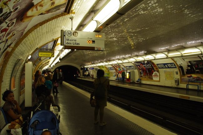 Hotel de Villeに到着！！<br />ここで１１号線に乗り換えて、<br />Arts et Metiersへ向かいます。