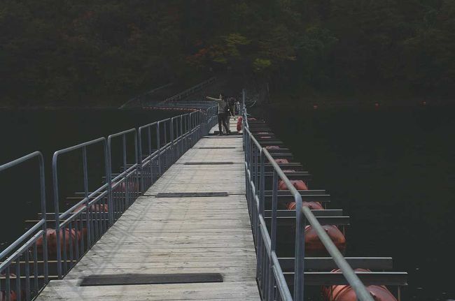 この橋は歩行者専用で青梅街道と奥多摩周遊道路を結んでいます。