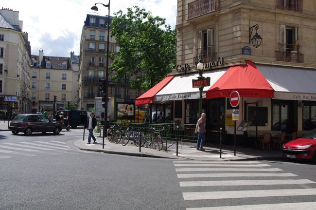 それではまず、ノートルダム大聖堂に向かいましょう。