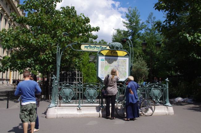 地下鉄４号線のCite駅で下車。