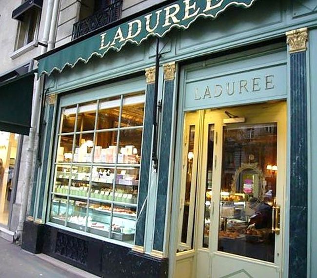 　☆　4日目　☆<br /><br />ラデュレ<br /><br />朝　8時半頃。準備中。<br /><br />後回しにしすぎて<br /><br />最後の空港のラデュレでも買いそびれた。<br /><br />