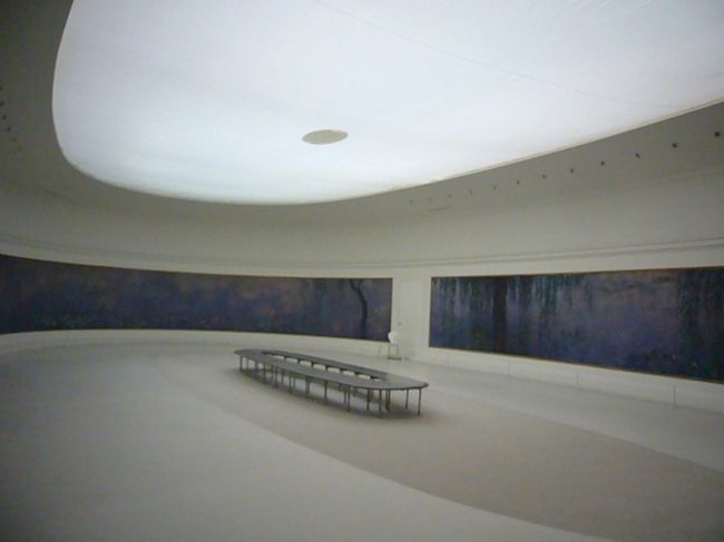 <br />オランジュリー美術館☆<br /><br /><br />朝一で、だれもいない♪