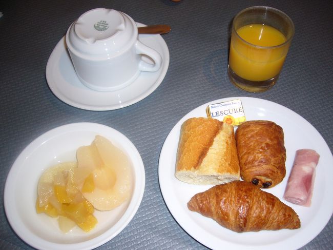 アヴィニョンのホテルでの朝食。
