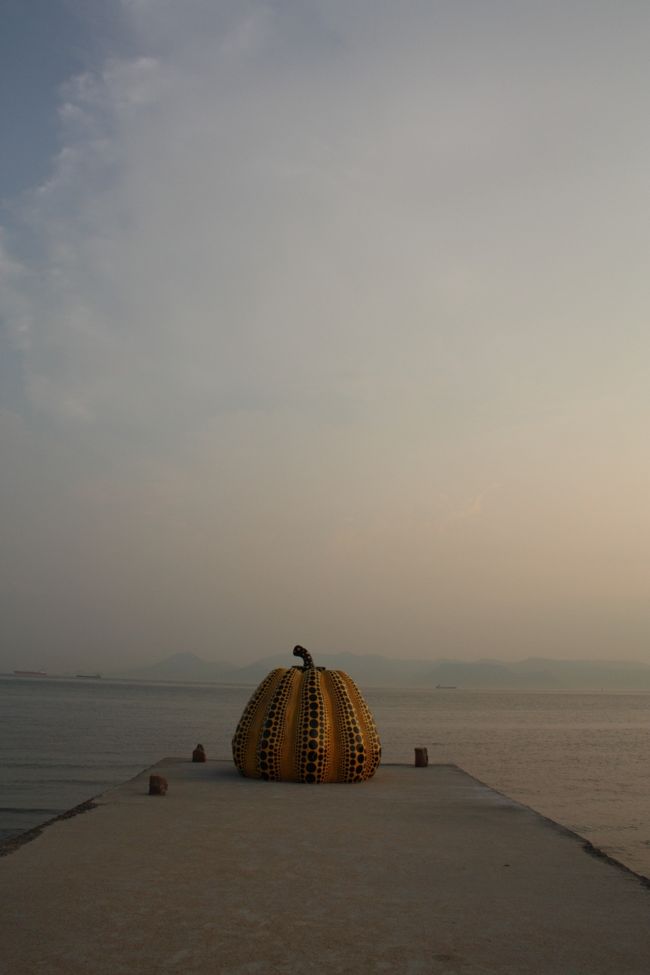 　<br /><br />この空の色。<br /><br />絶妙なグラデーション。<br />