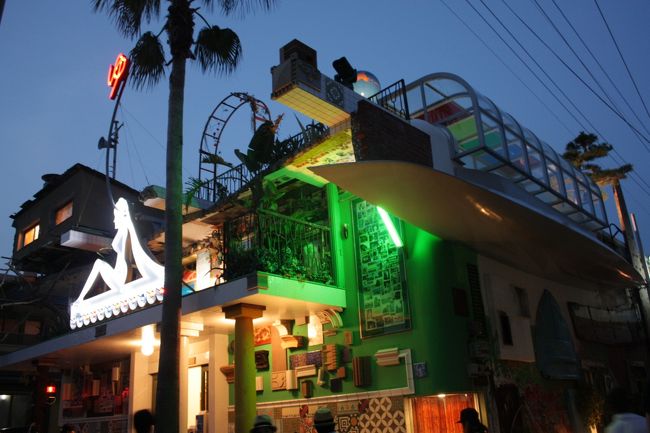 　<br />「アイラブ湯」<br /><br />こちらは、夜のネオンが妖しく光っています。<br /><br />もちろん、今日はここでお風呂Time♪<br /><br />内部にも随所にこだわりがあります！