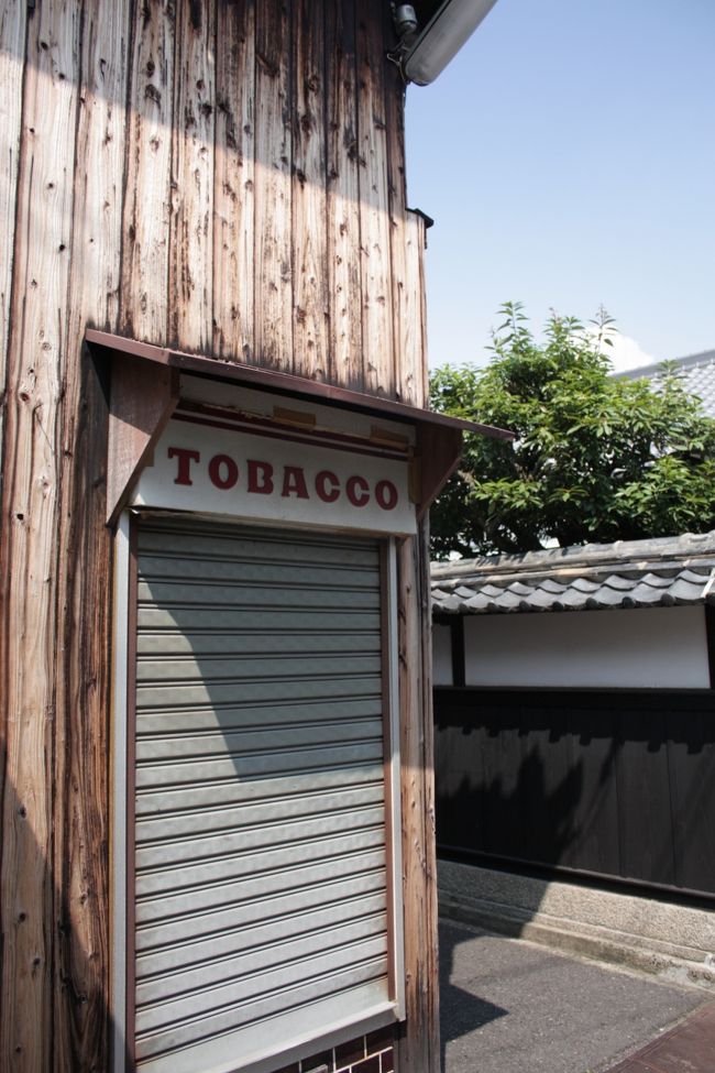 　<br />昨日に続いて、家プロジェクトを周ります。<br /><br /><br /><br />なんでしょう、この街角のたばこ屋。<br /><br />懐かしい気持ちになるのは、日本人だからでしょうか。<br /><br /><br />日本人でよかった〜。<br /><br /><br />日本って素晴らしい！