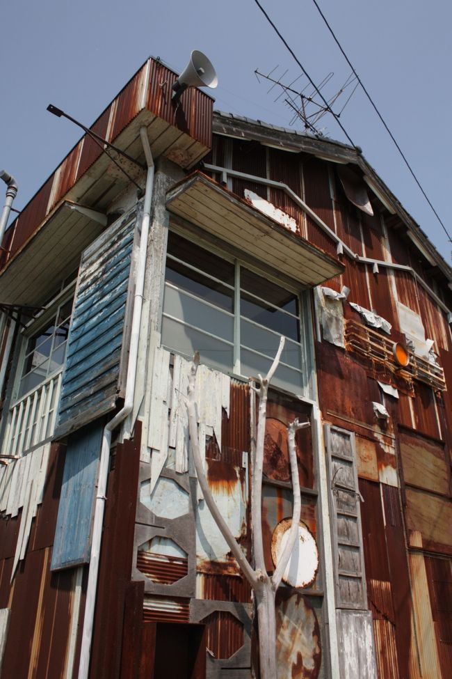 　<br />　<br />「はいしゃ」　大竹伸朗さん<br /><br /><br />ここは、本当に歯医者兼住居だった建物。<br /><br />内部には1階2階をぶち抜きで、自由の女神がありました。