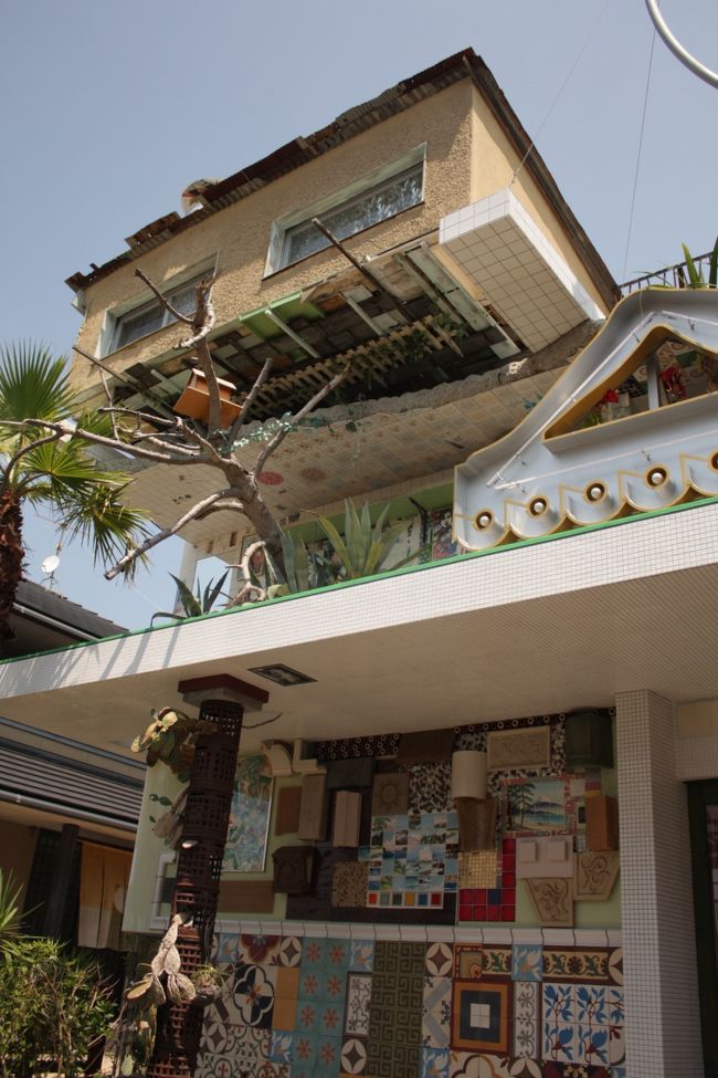 <br />　<br />このせり出した2階部分を見て、トムソーヤの冒険を思い出してしまいました。<br /><br /><br />大人でもわくわくしちゃいます♪