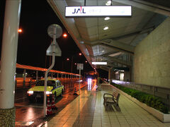 那覇空港に到着