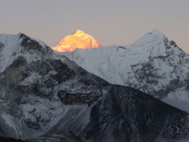 ２０１０年１１月３日（水）咳をしている人が多い。<br />安部君は岐阜の出身で、彼女とはつい最近同行態をとり始めたそうで、<br />いい出会いがあったようだ。<br />昨日は湖を探しに行ったけれど解らなかったと言っている。<br />今日はチュクンリに行くと言うので、お酒を下げてきてくれと頼む。<br /><br />７：５５出発。<br />８：１５ランチランド<br />９：０５埼玉県の笹岡さん老夫婦。いたわり合いいい味が出ています。<br />いろいろ取り合わせたおつまみをくれる。自分でアレンジしたものだろう。<br />