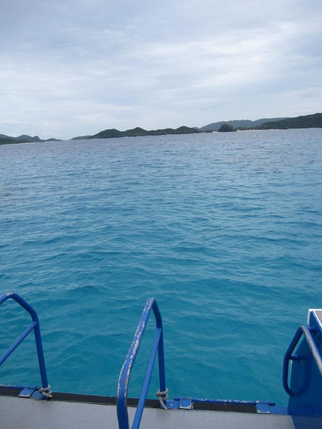 ボートからみた海の青。