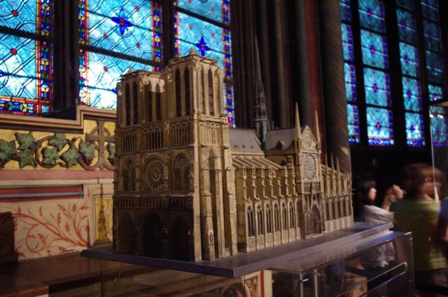 ノートルダム大聖堂の模型。