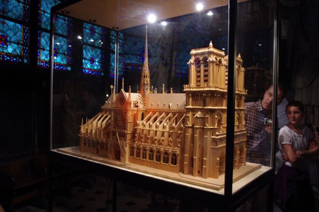 模型がライトアップされてました。