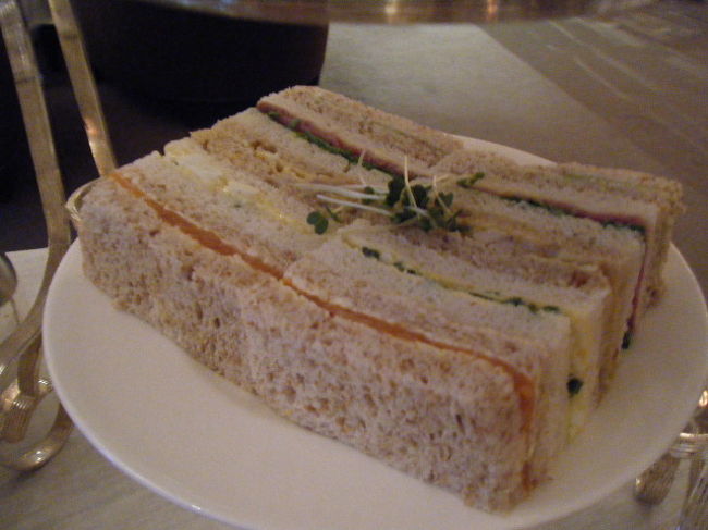 サンドイッチ。美味しいのでおかわりをしました。<br />おかわりはどんどん持ってきてくれます。<br />ちゃんと断らないとお腹がいっぱいになっちゃいます。