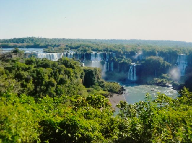 　歩いていくと・・見えてきましたね〜<br /><br />ここだけの滝でもすごい迫力！