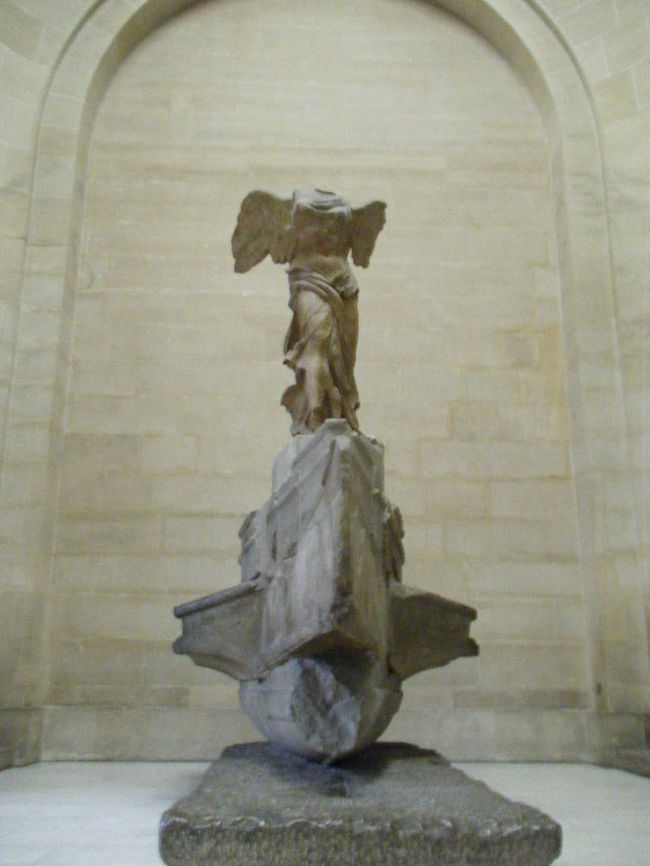 サモトラケのニケ。存在感がすごいです。<br />風を切っている感じの表現が素晴らしいんですよね。<br />大好きな作品の一つです。