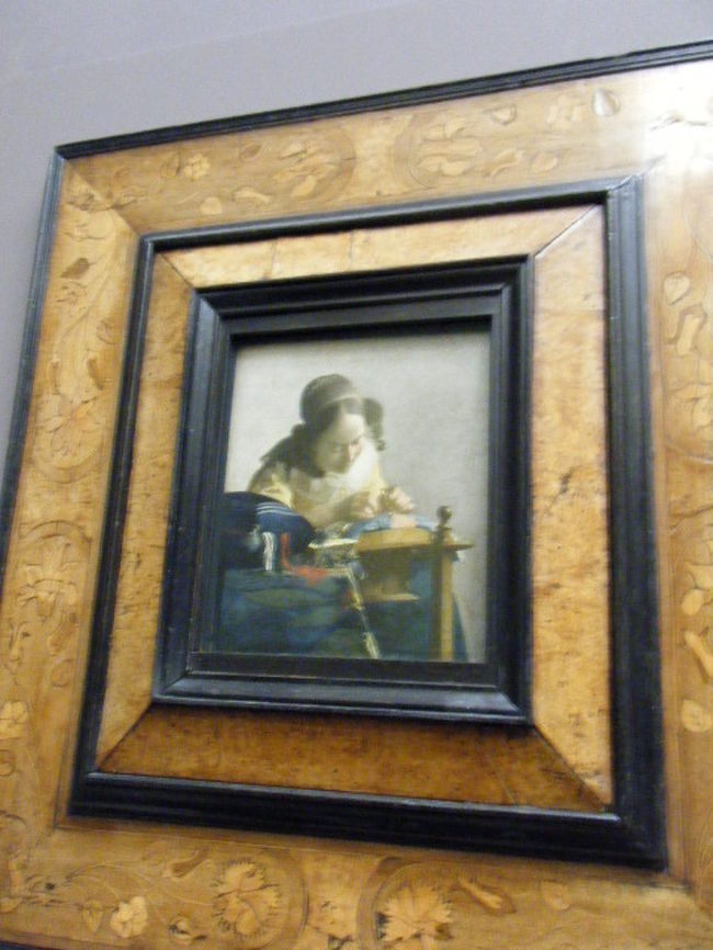 レースを編む女