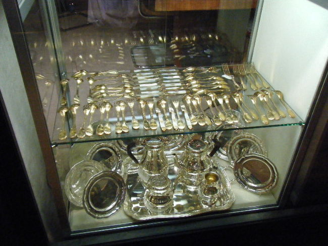 食器のセットもよく見かけました。