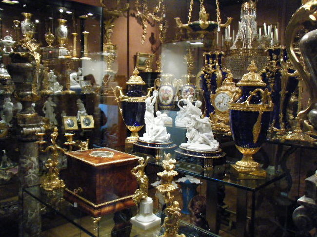 こういうものが似合う家に住んでみたいものです。