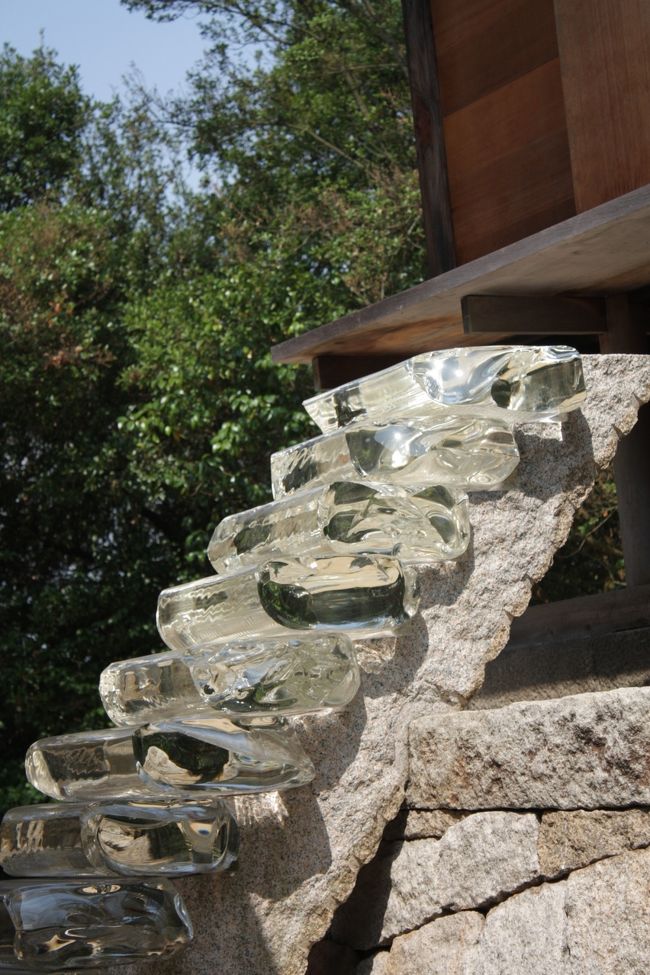 　<br /><br />本殿のガラスの階段は、地中へと繋がっています。<br />